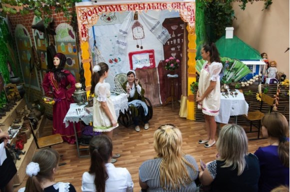 Театрализованный спектакль в школьном музее казачества в рамках Конкурса рефератов в ст. Кривянской